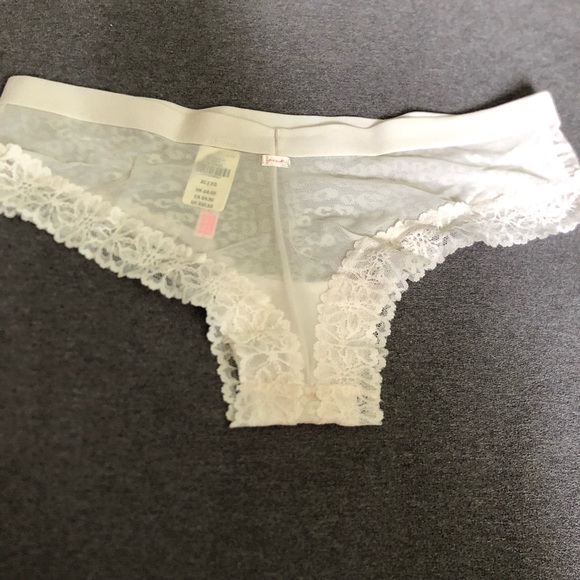 🌸 4/$20 VS PINK White Cheeksters NWT - Picture 2 of 3